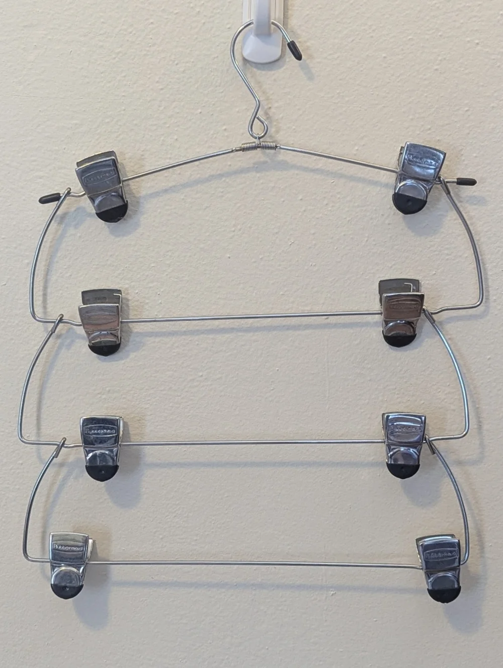 Vntg Rubbermaid Non-slip Metal Hanger